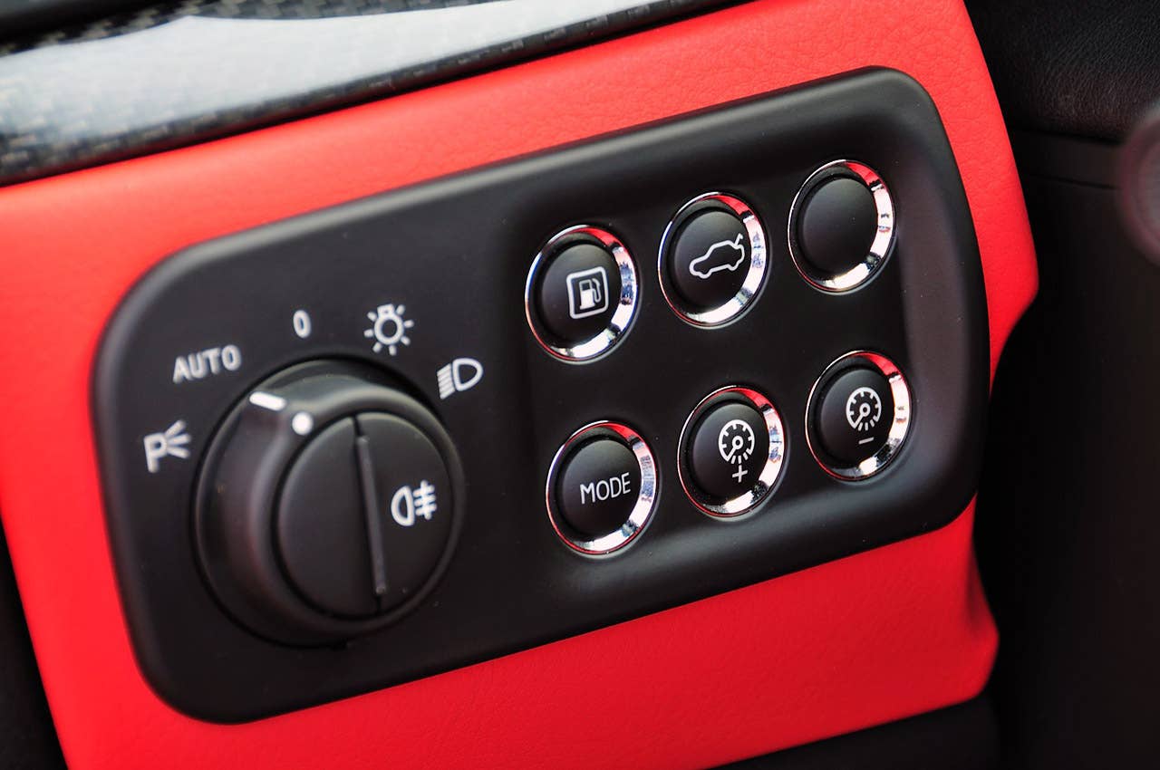 2012 Maserati GranTurismo MC dash buttons
