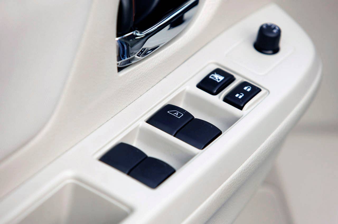 2012 Subaru Impreza door controls