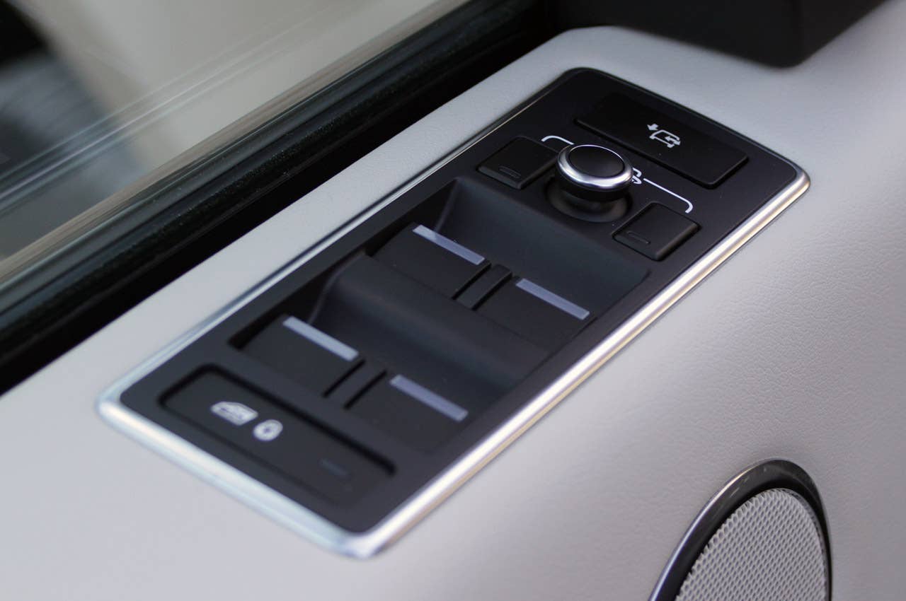 2013 Land Rover Range Rover door controls