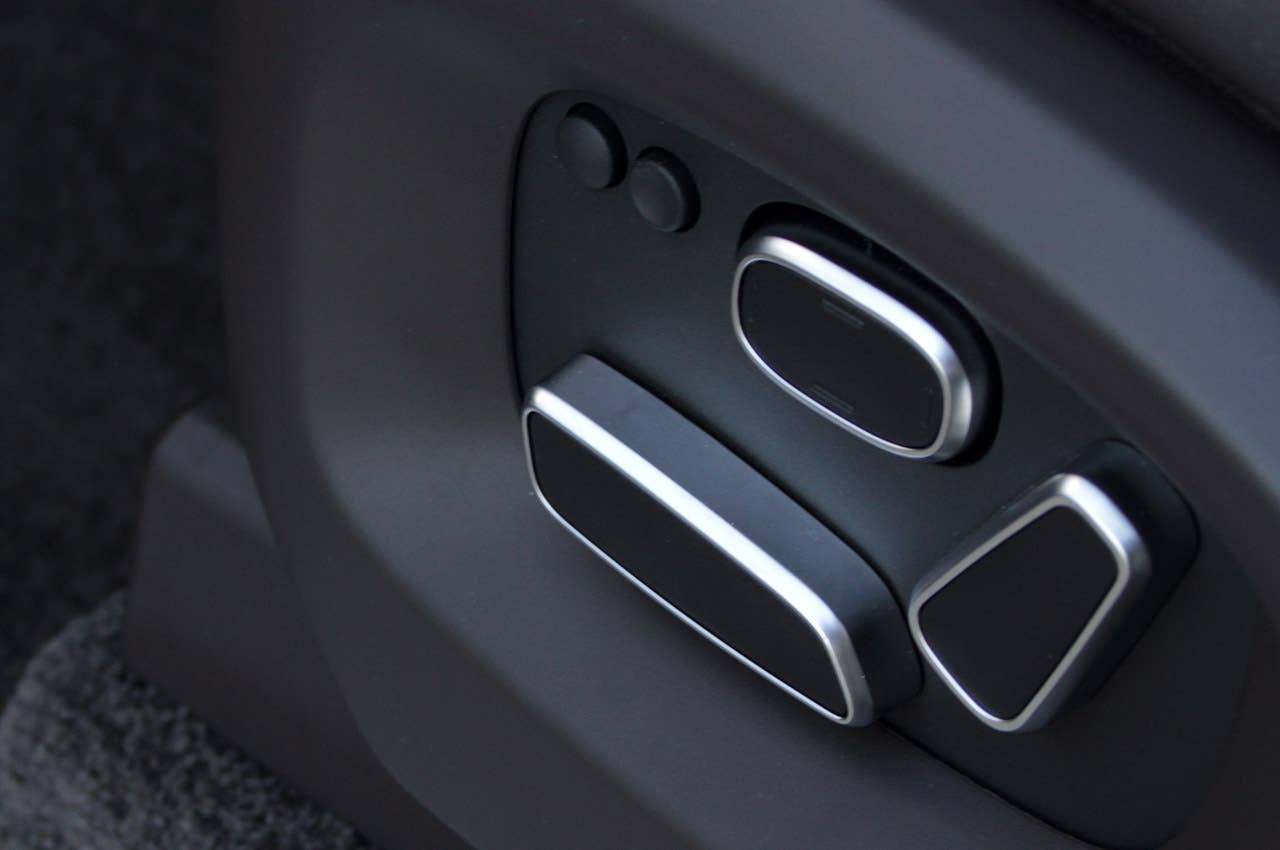2013 Land Rover Range Rover seat controls
