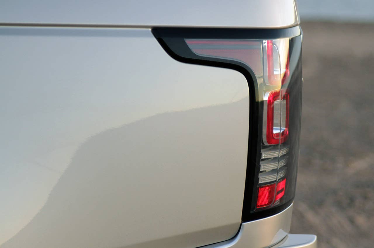 2013 Land Rover Range Rover taillight