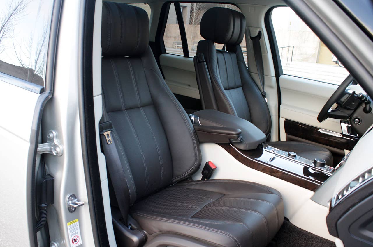 2013 Land Rover Range Rover front seats