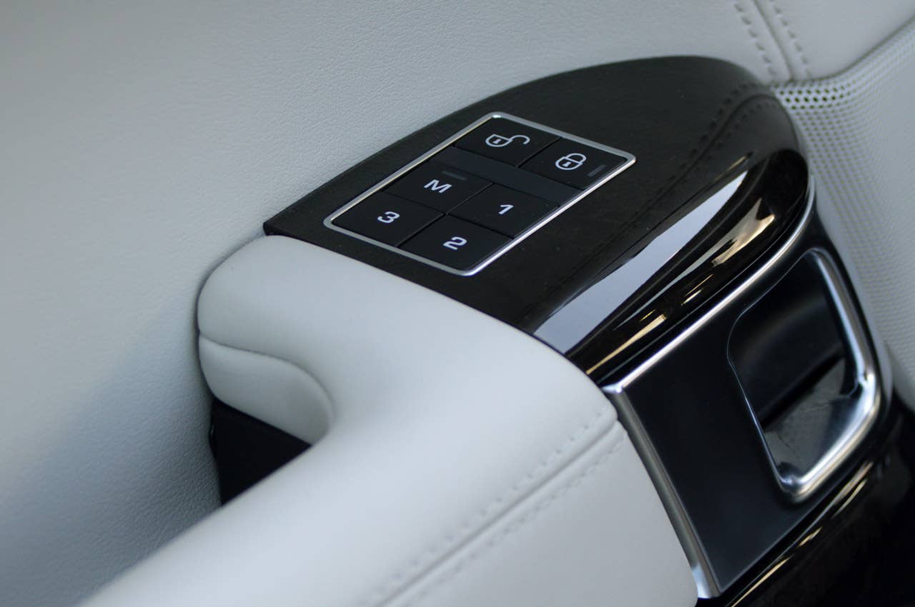 2013 Land Rover Range Rover door controls