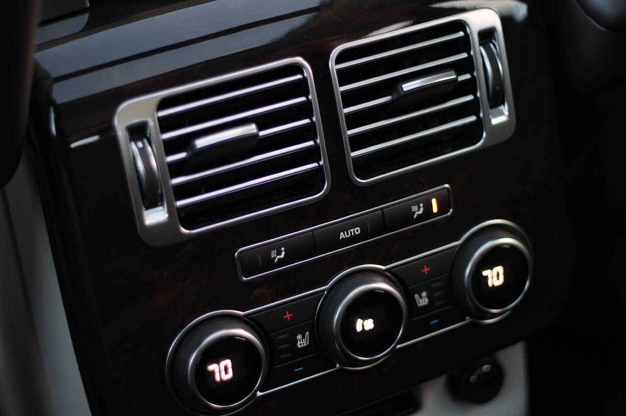 2013 Land Rover Range Rover rear seat climate controls