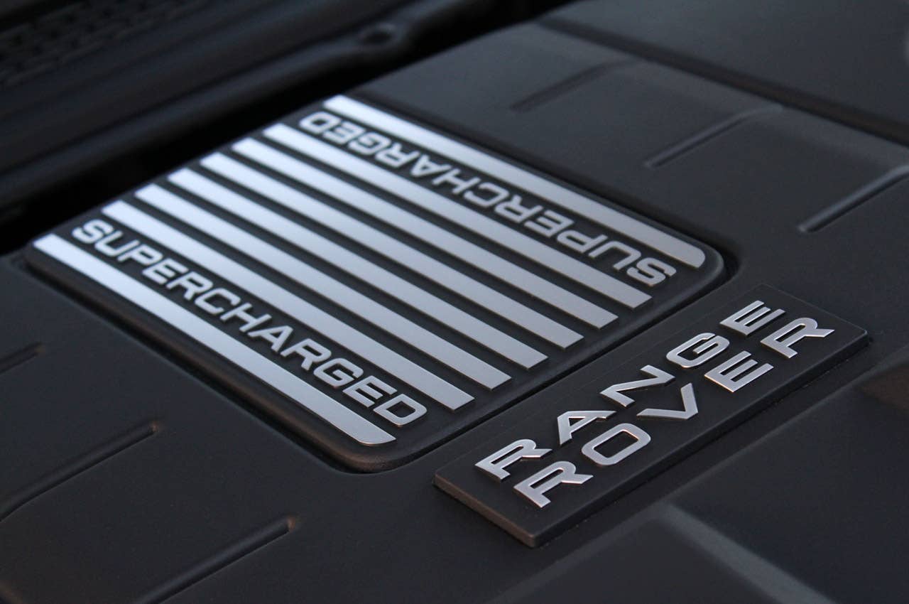 2013 Land Rover Range Rover engine detail