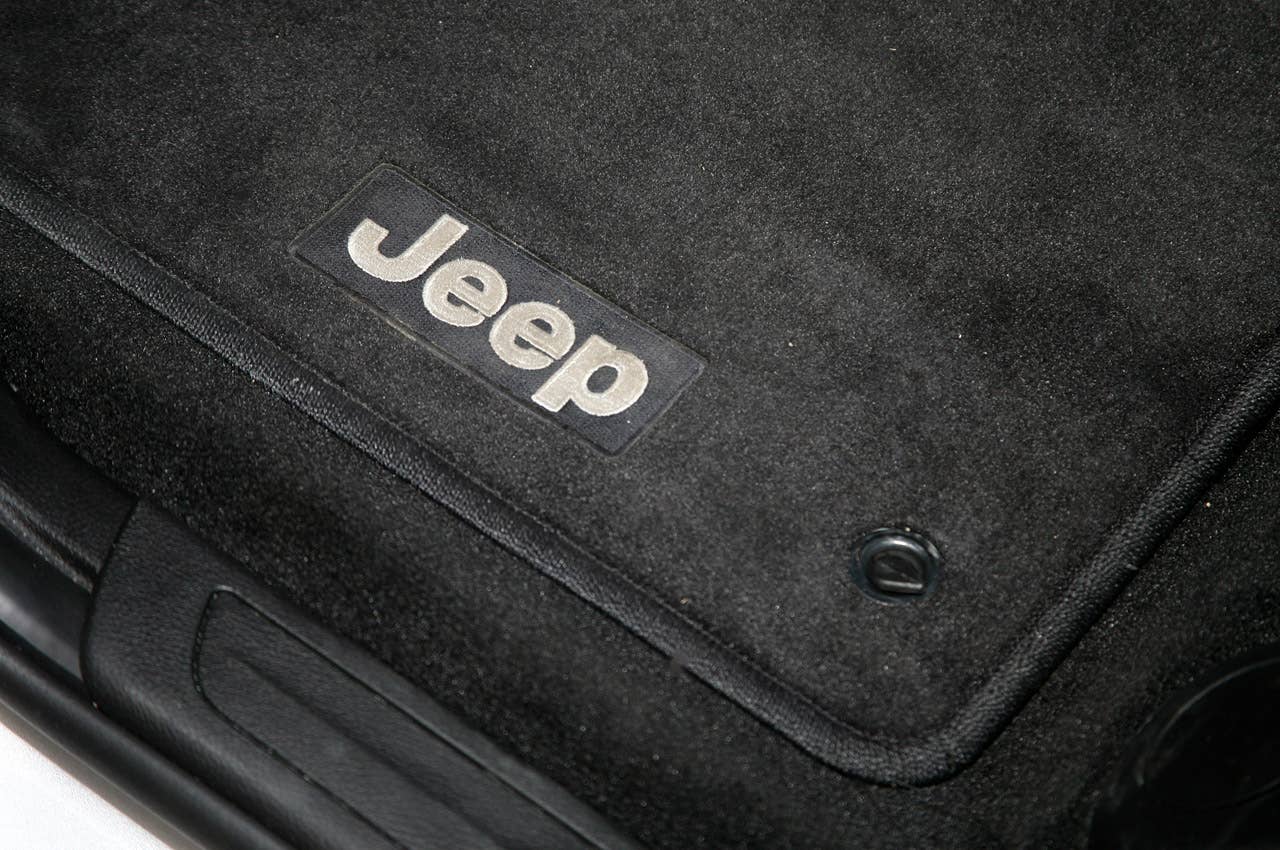 2011 Jeep Grand Cherokee 3.0 CRD floor mat