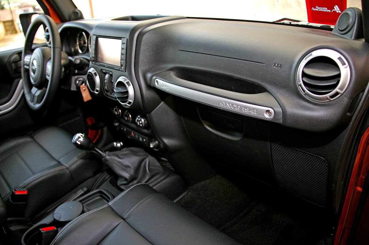 2011 Jeep Wrangler Unlimited 2.8 CRD interior