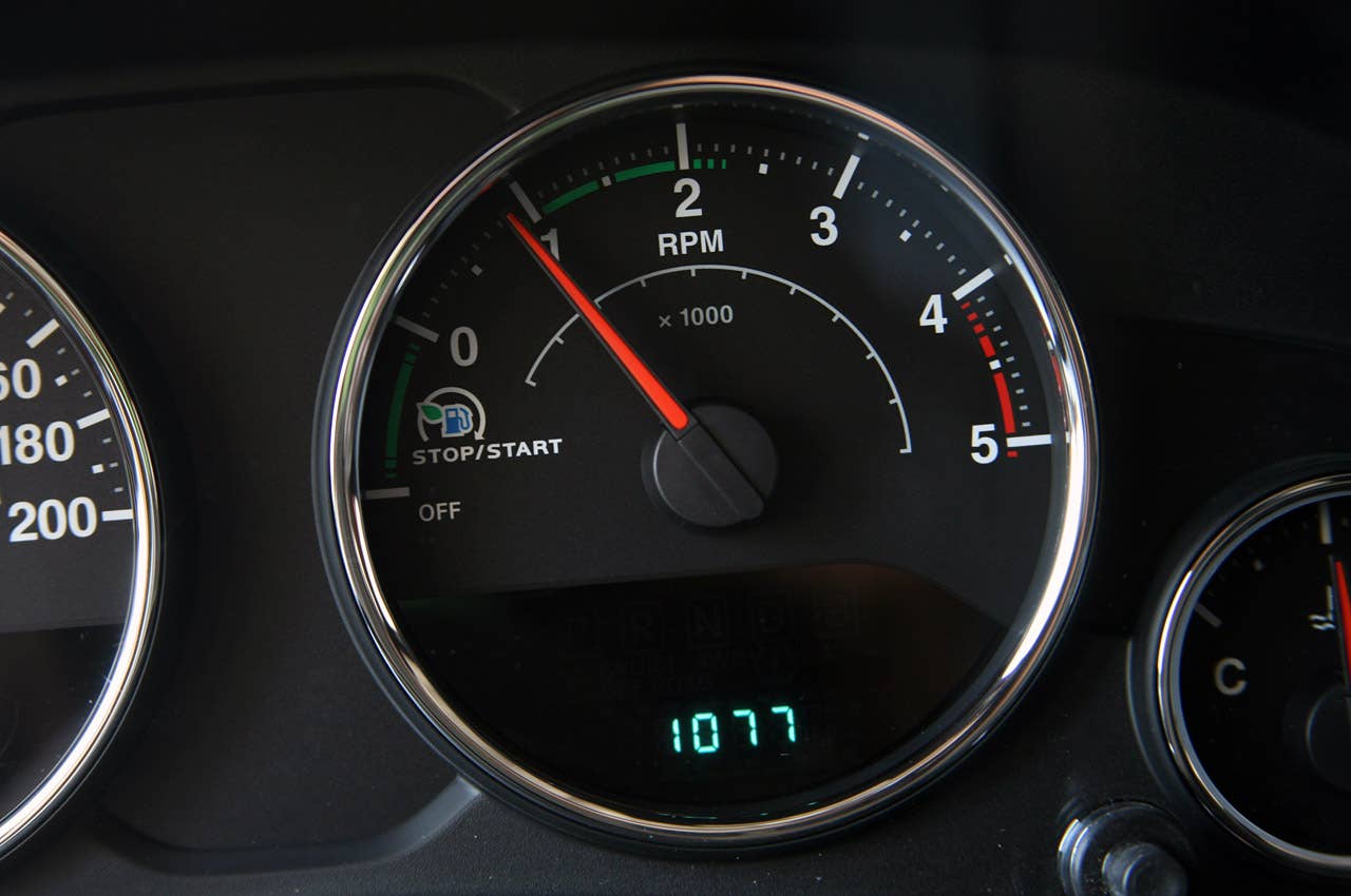 2011 Jeep Wrangler Unlimited 2.8 CRD tachometer