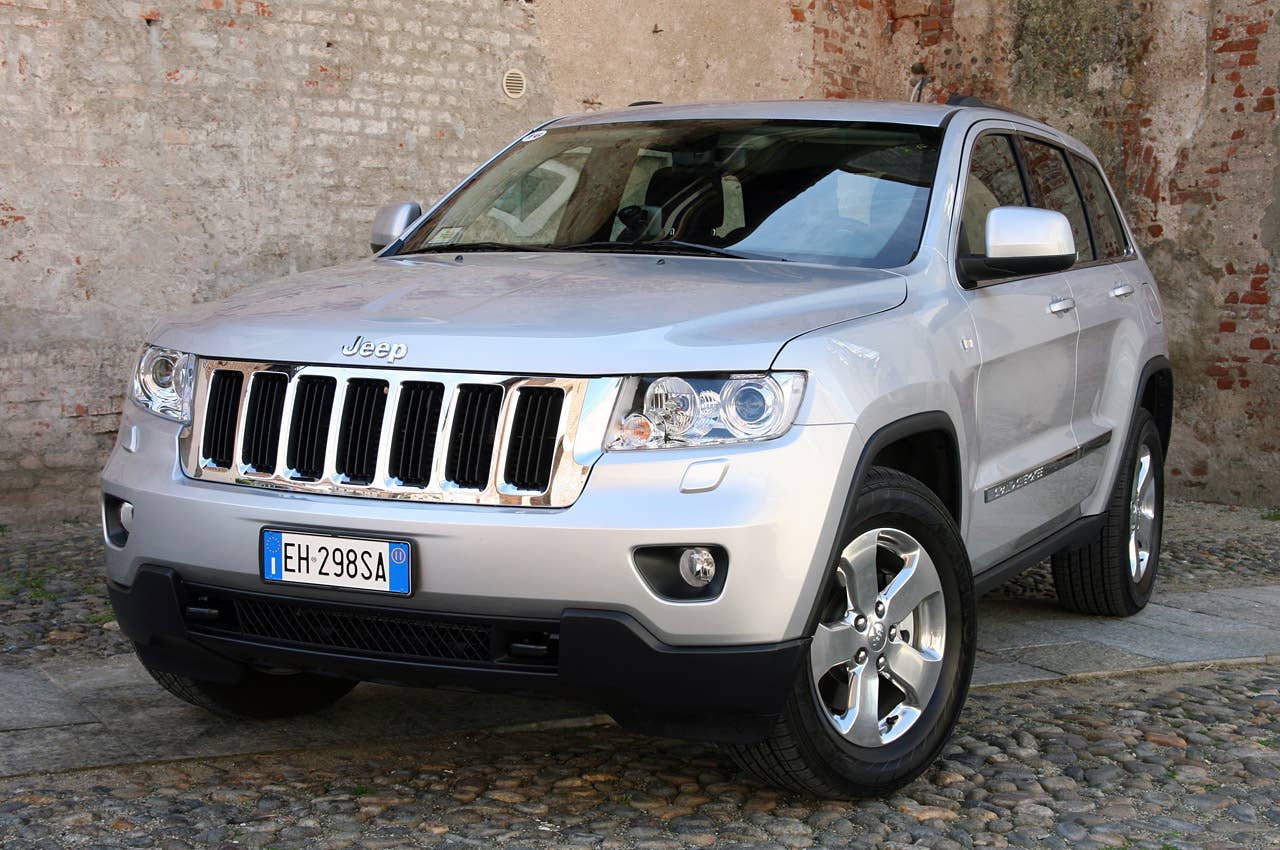 2011 Jeep Grand Cherokee 3.0 CRD front 3/4 view