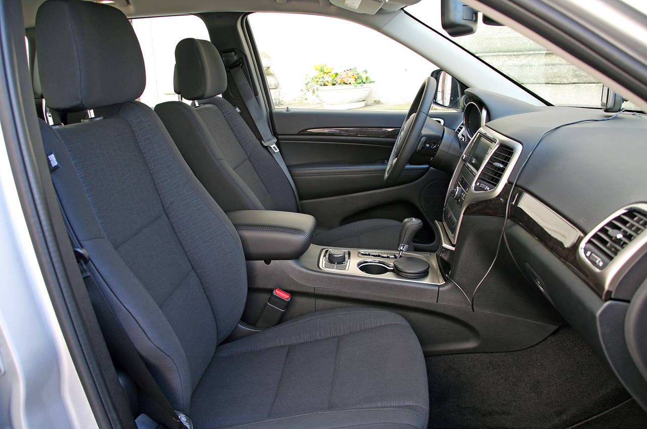 2011 Jeep Grand Cherokee 3.0 CRD front seats