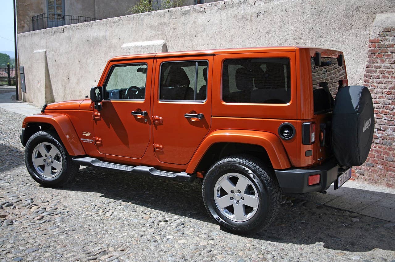 2011 Jeep Wrangler Unlimited 2.8 CRD rear 3/4 view