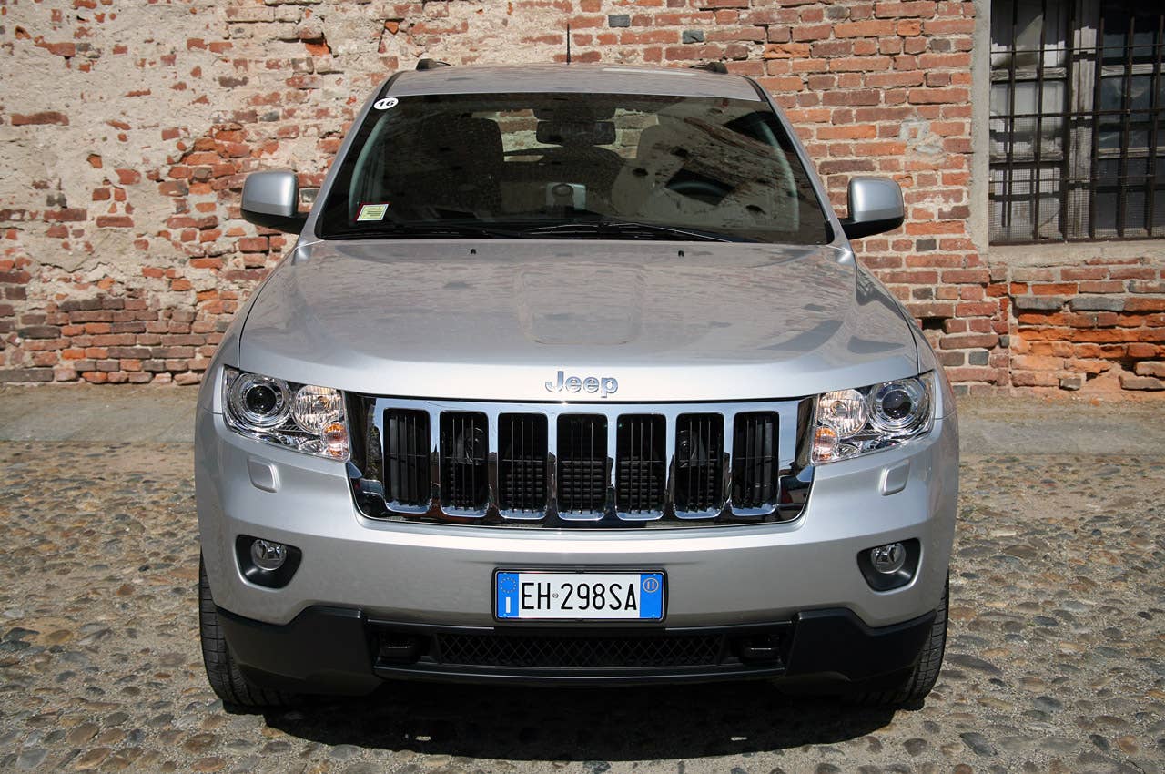 2011 Jeep Grand Cherokee 3.0 CRD front view