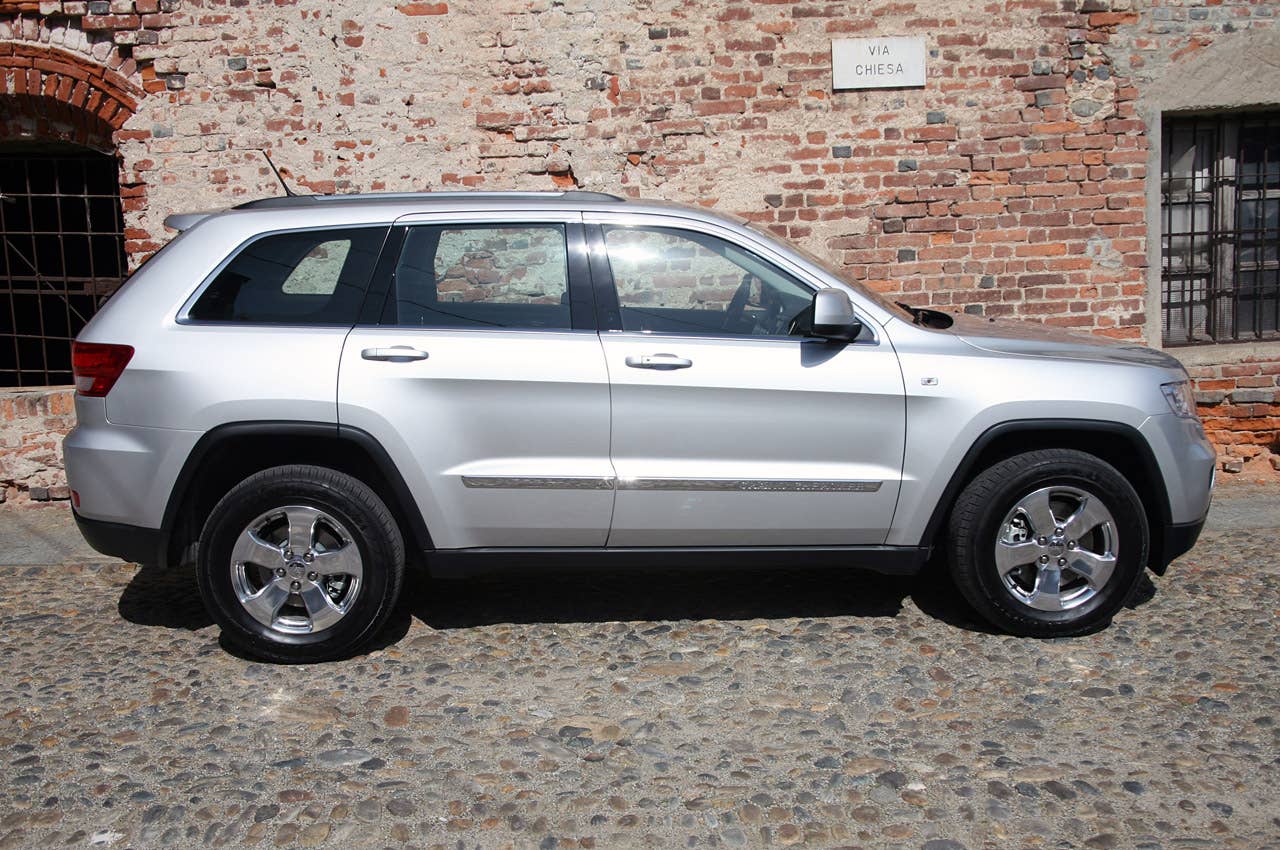 2011 Jeep Grand Cherokee 3.0 CRD side view