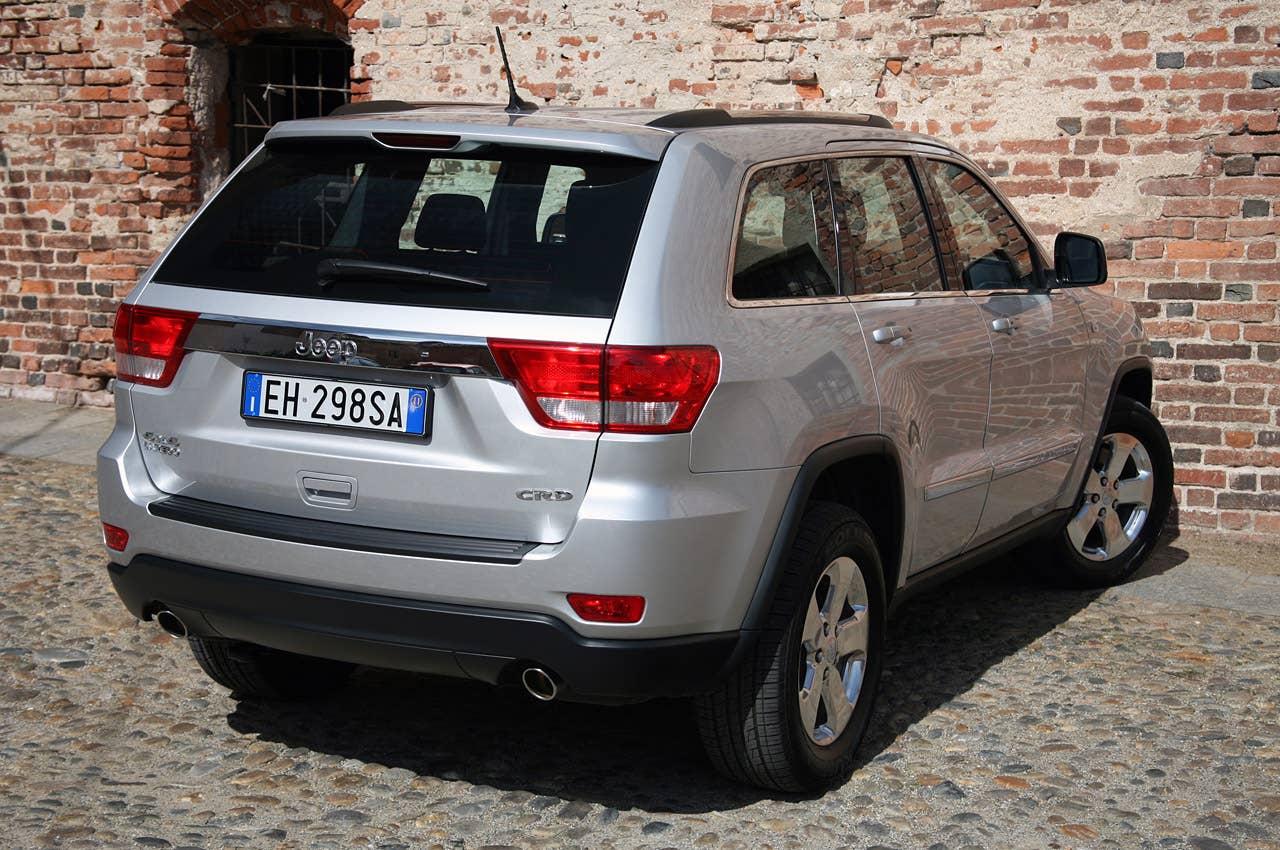 2011 Jeep Grand Cherokee 3.0 CRD rear 3/4 view
