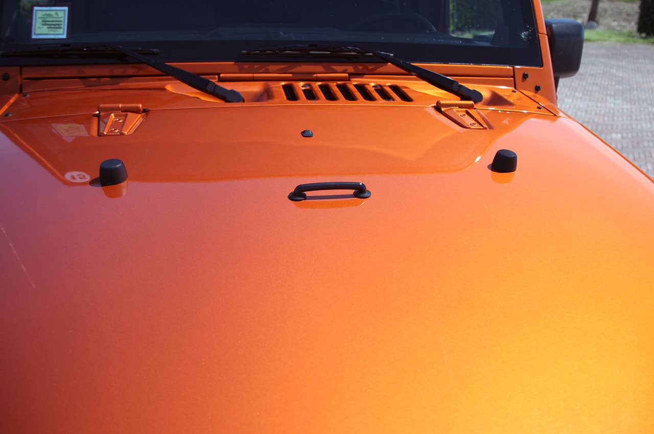 2011 Jeep Wrangler Unlimited 2.8 CRD hood