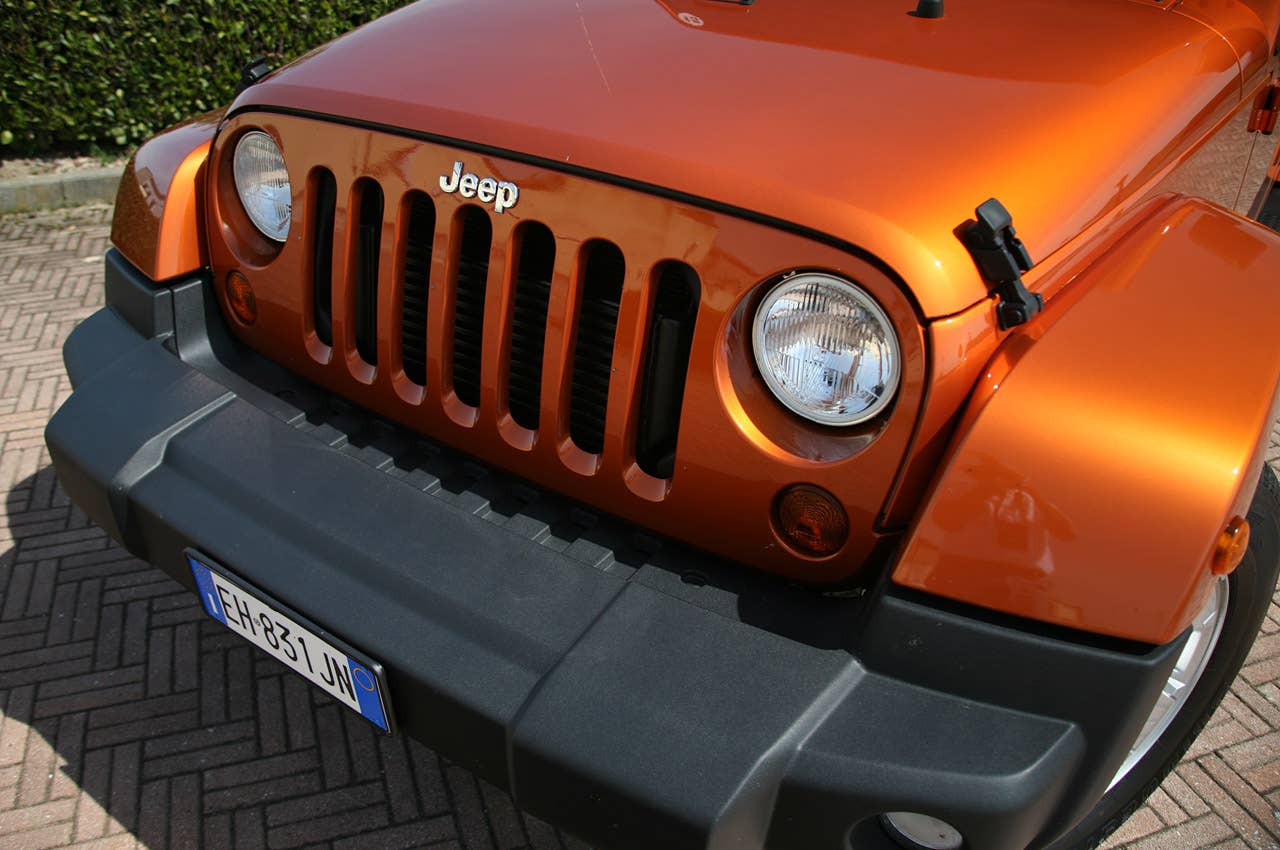 2011 Jeep Wrangler Unlimited 2.8 CRD grille