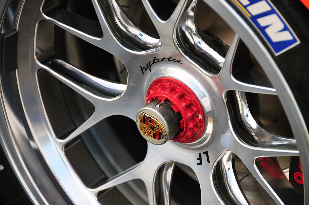 Porsche 911 GT3 R Hybrid 2.0 wheel detail