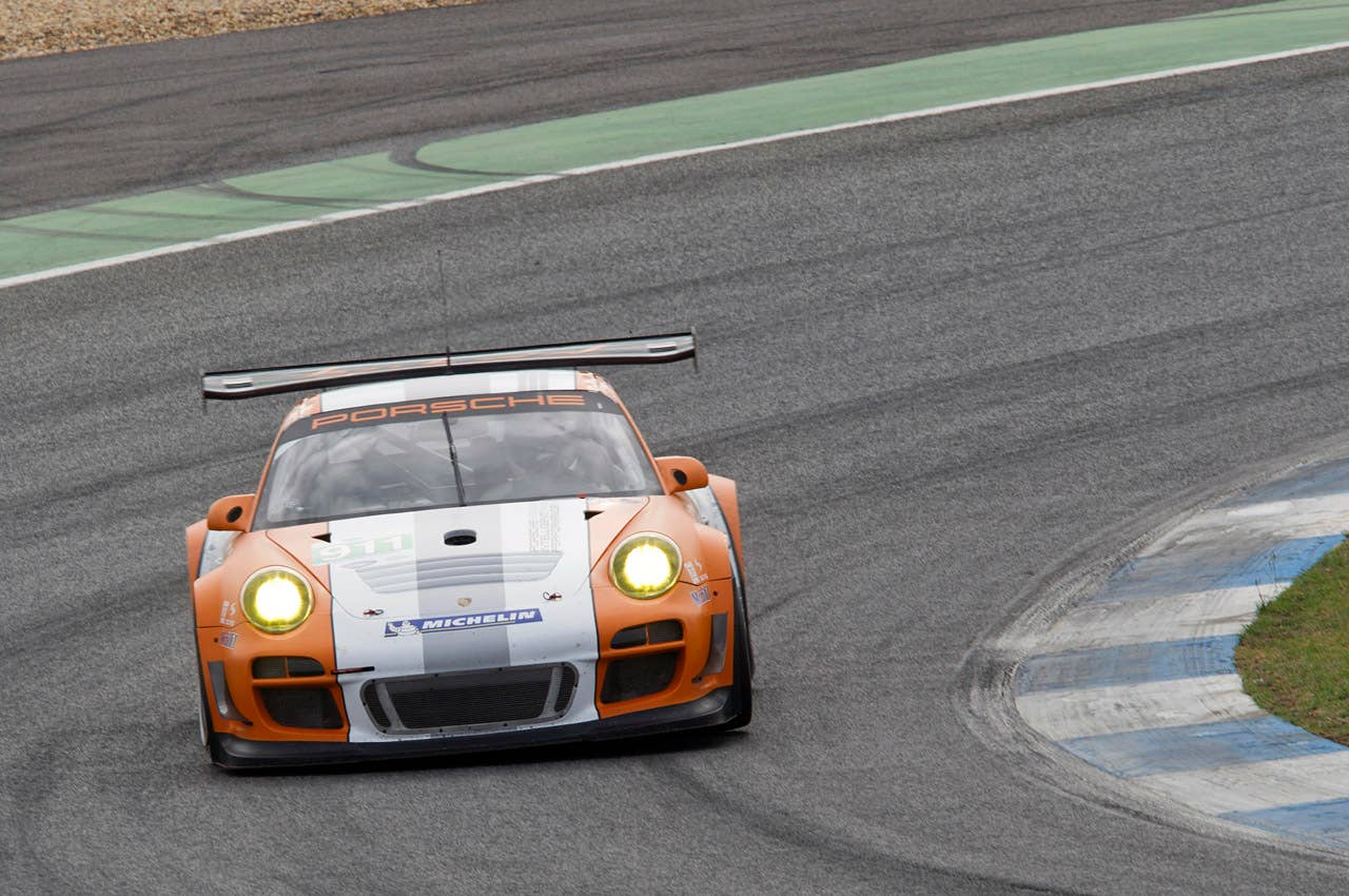Porsche 911 GT3 R Hybrid 2.0 driving
