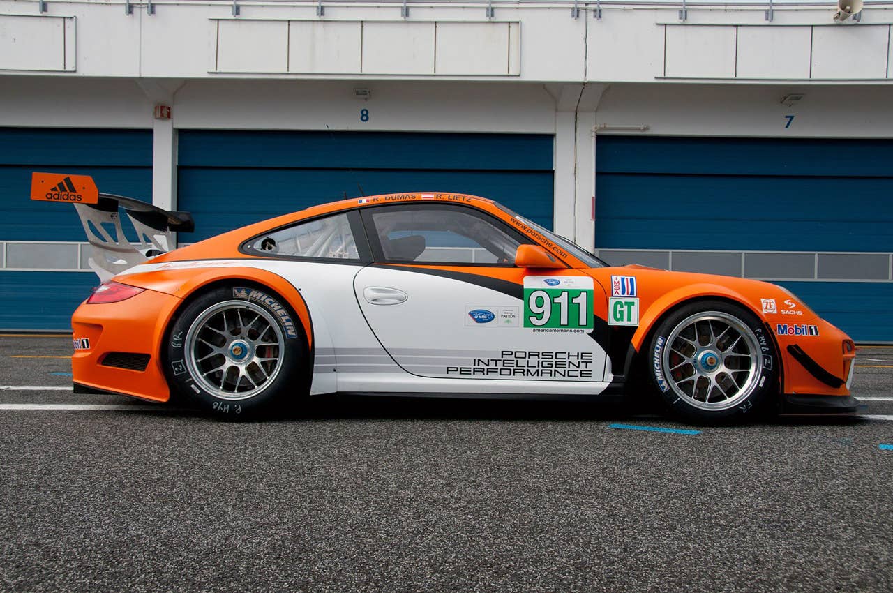 Porsche 911 GT3 R Hybrid 2.0 side view