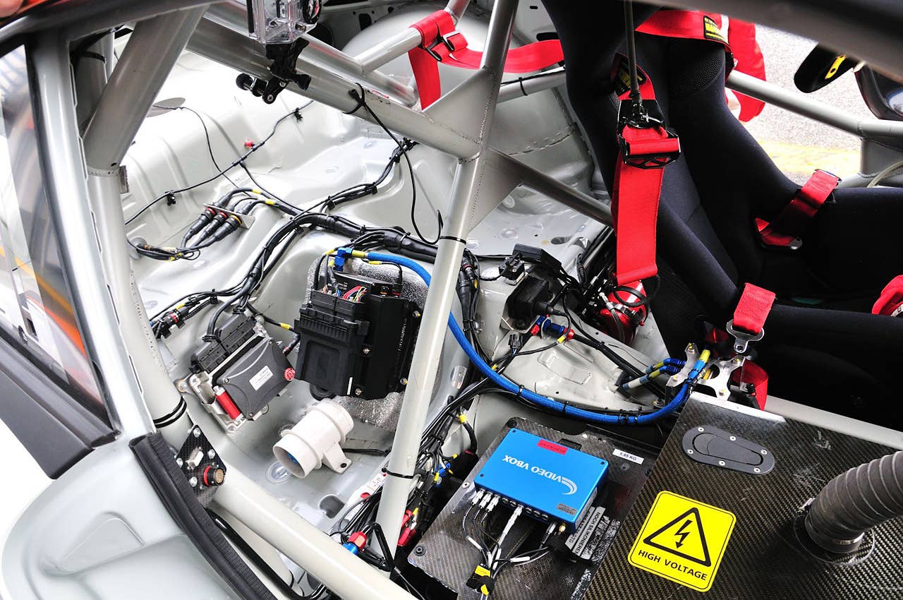 Porsche 911 GT3 R Hybrid 2.0 interior