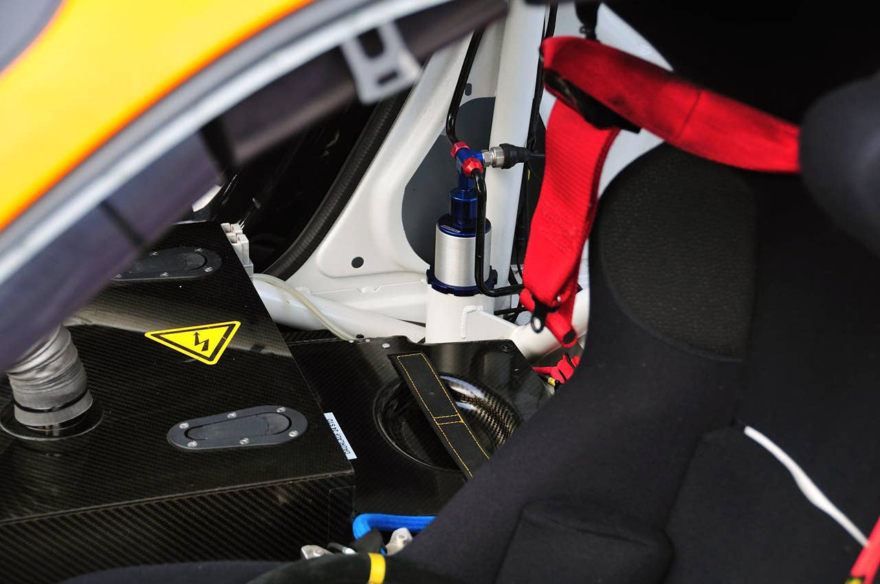 Porsche 911 GT3 R Hybrid 2.0 interior