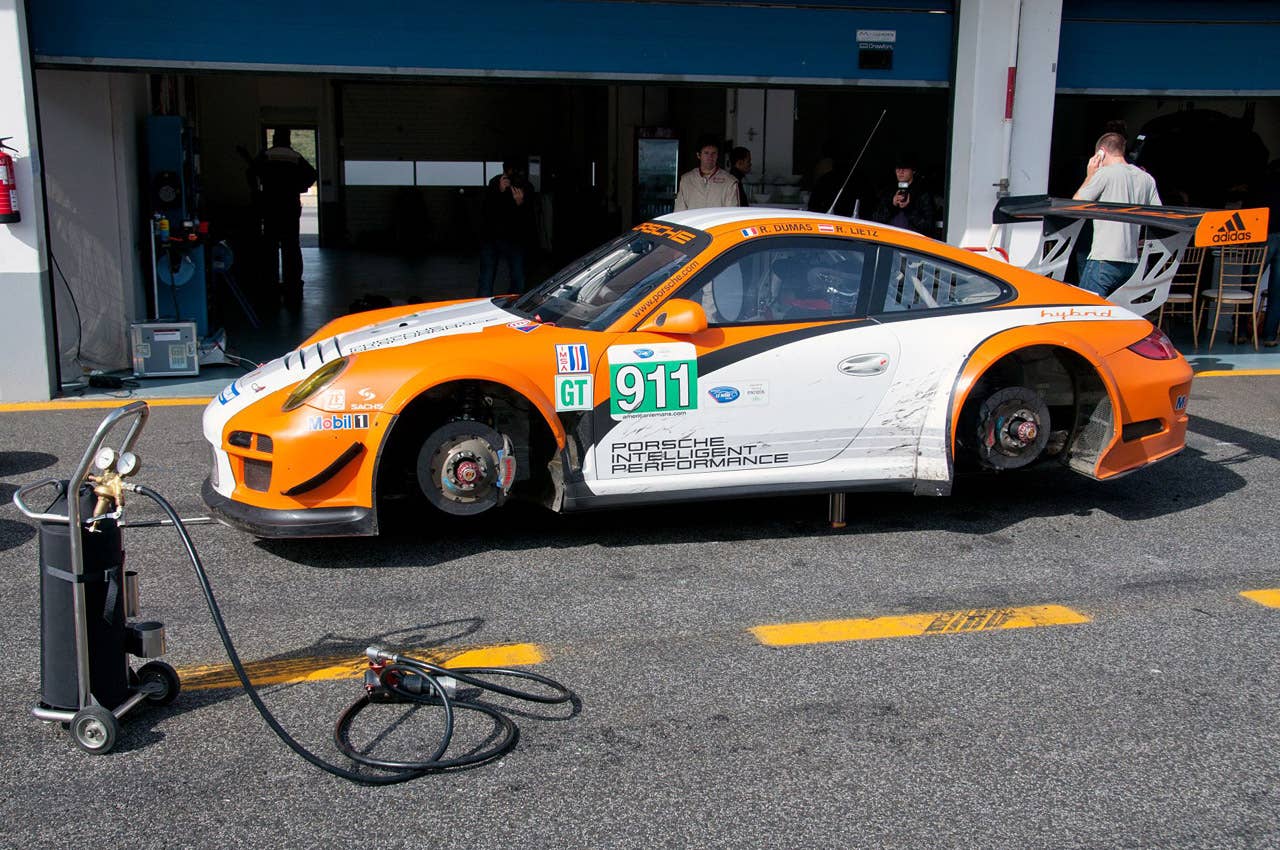 Porsche 911 GT3 R Hybrid 2.0 in the pits