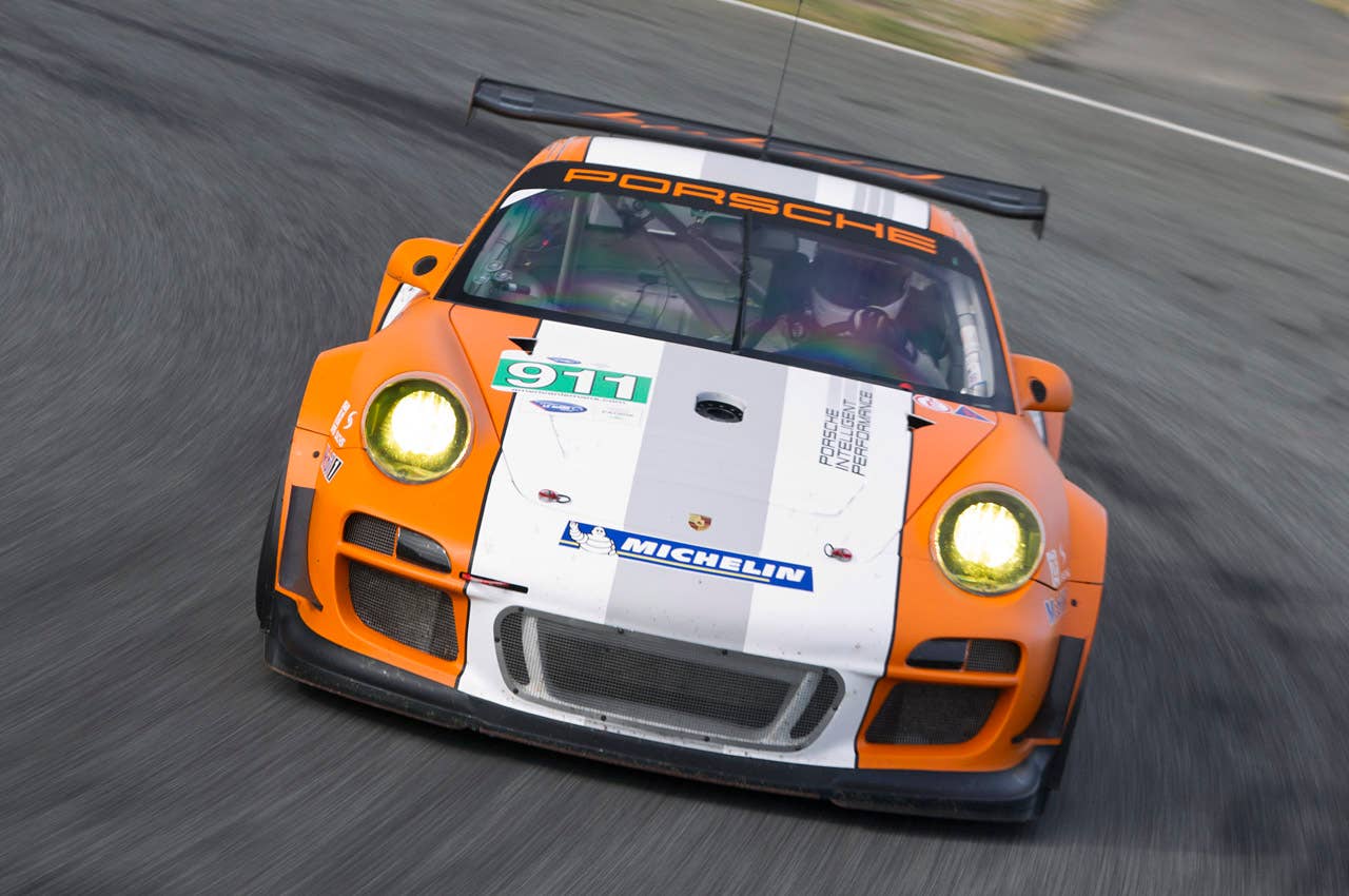 Porsche 911 GT3 R Hybrid 2.0 driving