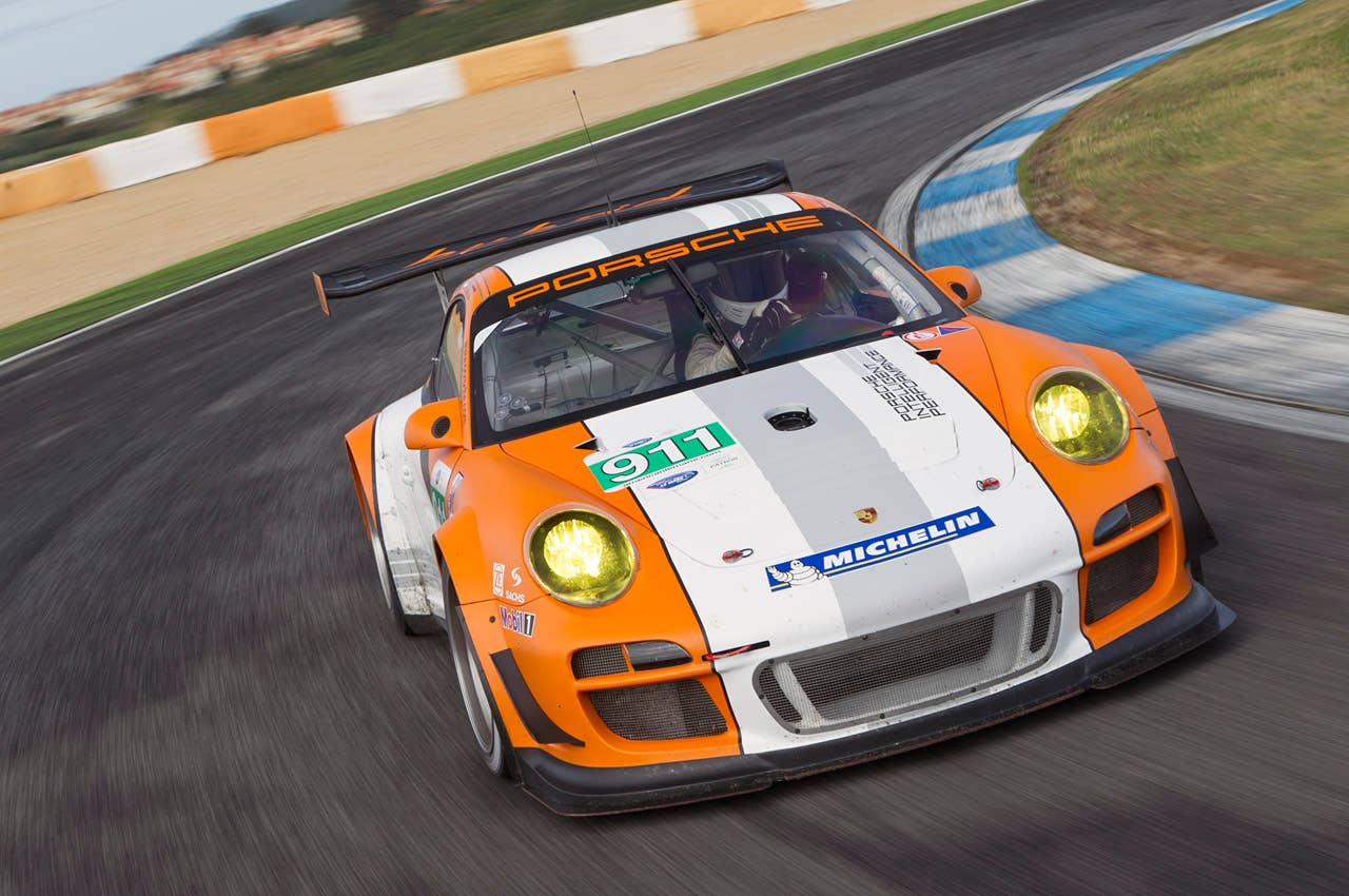 Porsche 911 GT3 R Hybrid 2.0 driving
