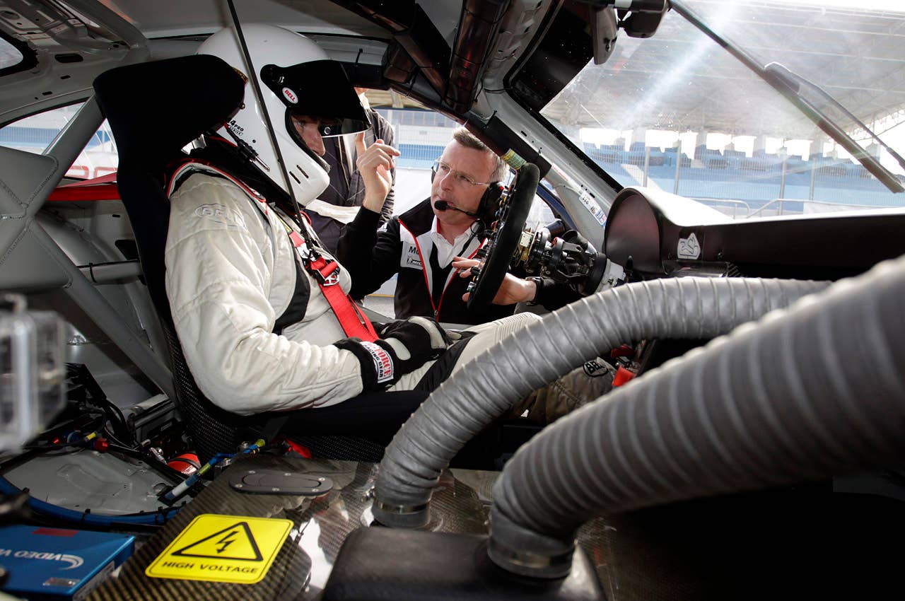 Porsche 911 GT3 R Hybrid 2.0 interior