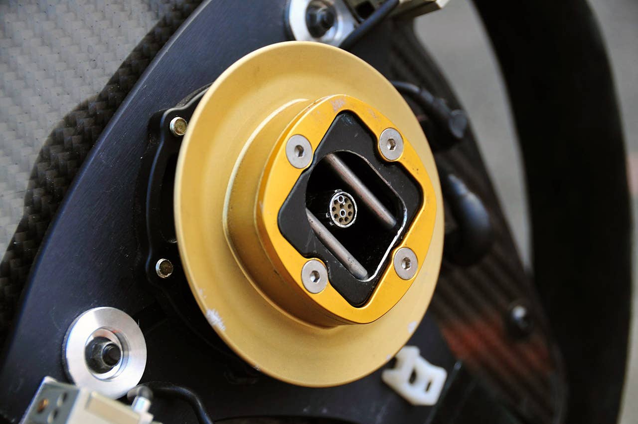 Porsche 911 GT3 R Hybrid 2.0 steering wheel mount