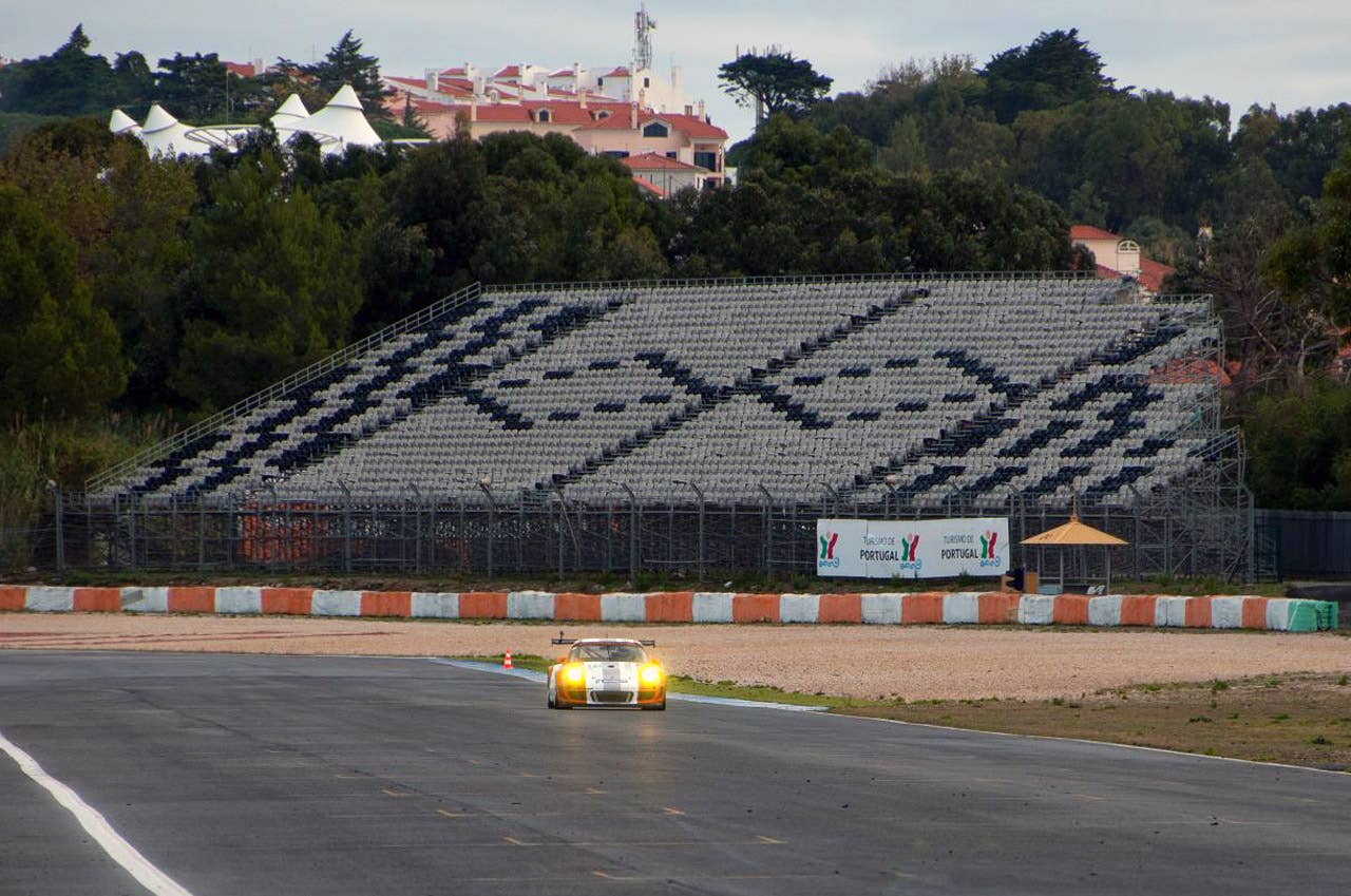 Porsche 911 GT3 R Hybrid 2.0 driving