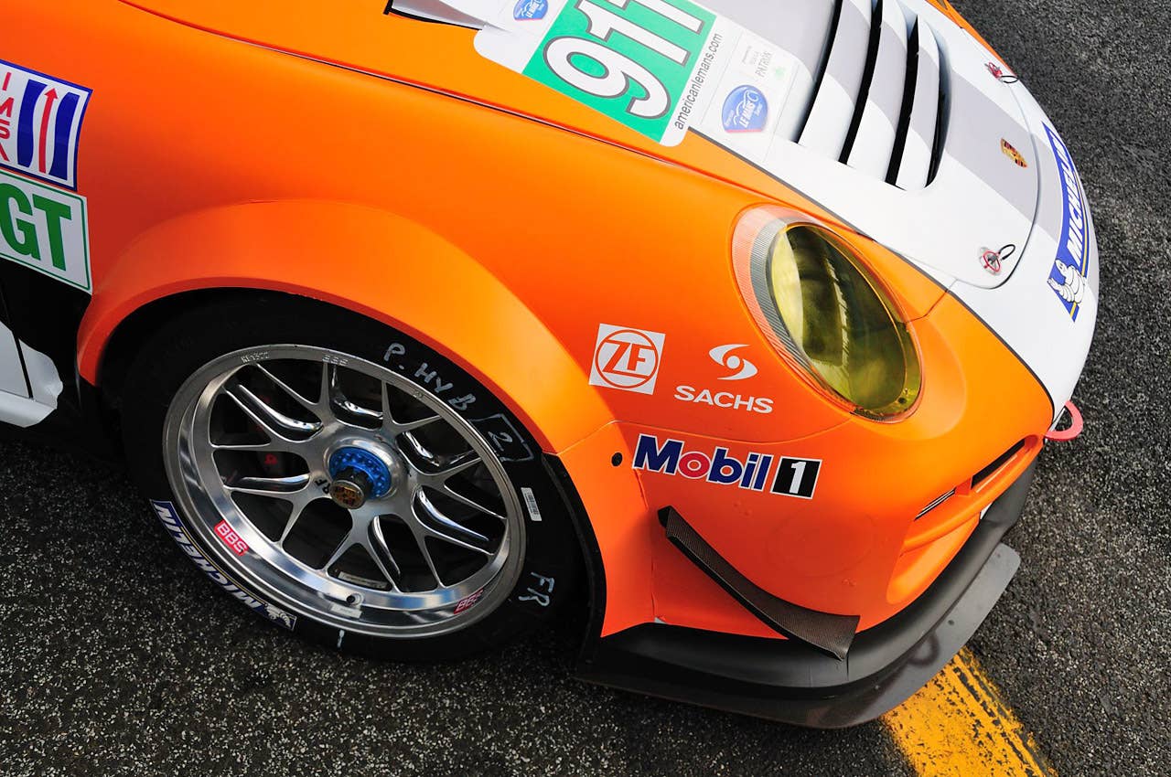Porsche 911 GT3 R Hybrid 2.0 front fender