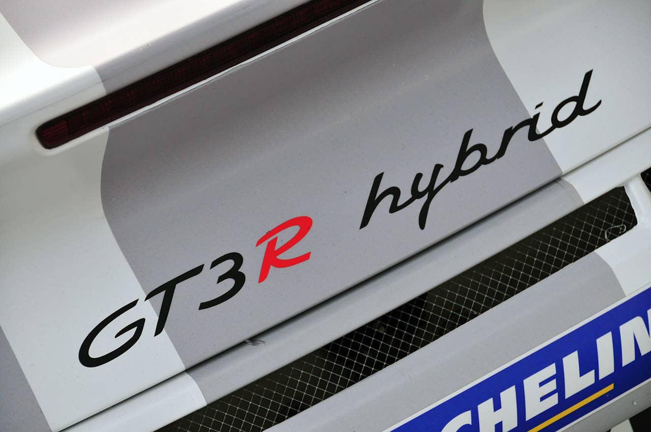 Porsche 911 GT3 R Hybrid 2.0 badge