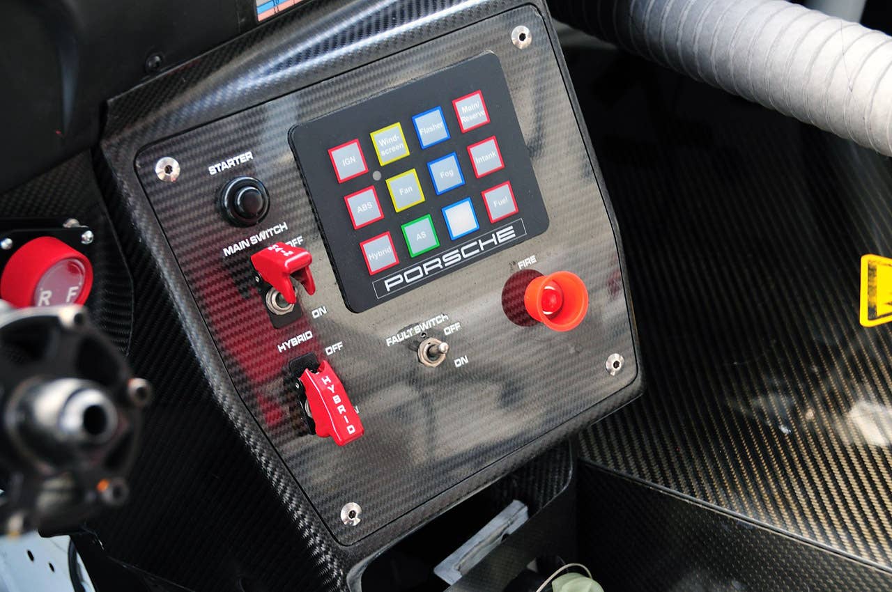 Porsche 911 GT3 R Hybrid 2.0 instrument panel