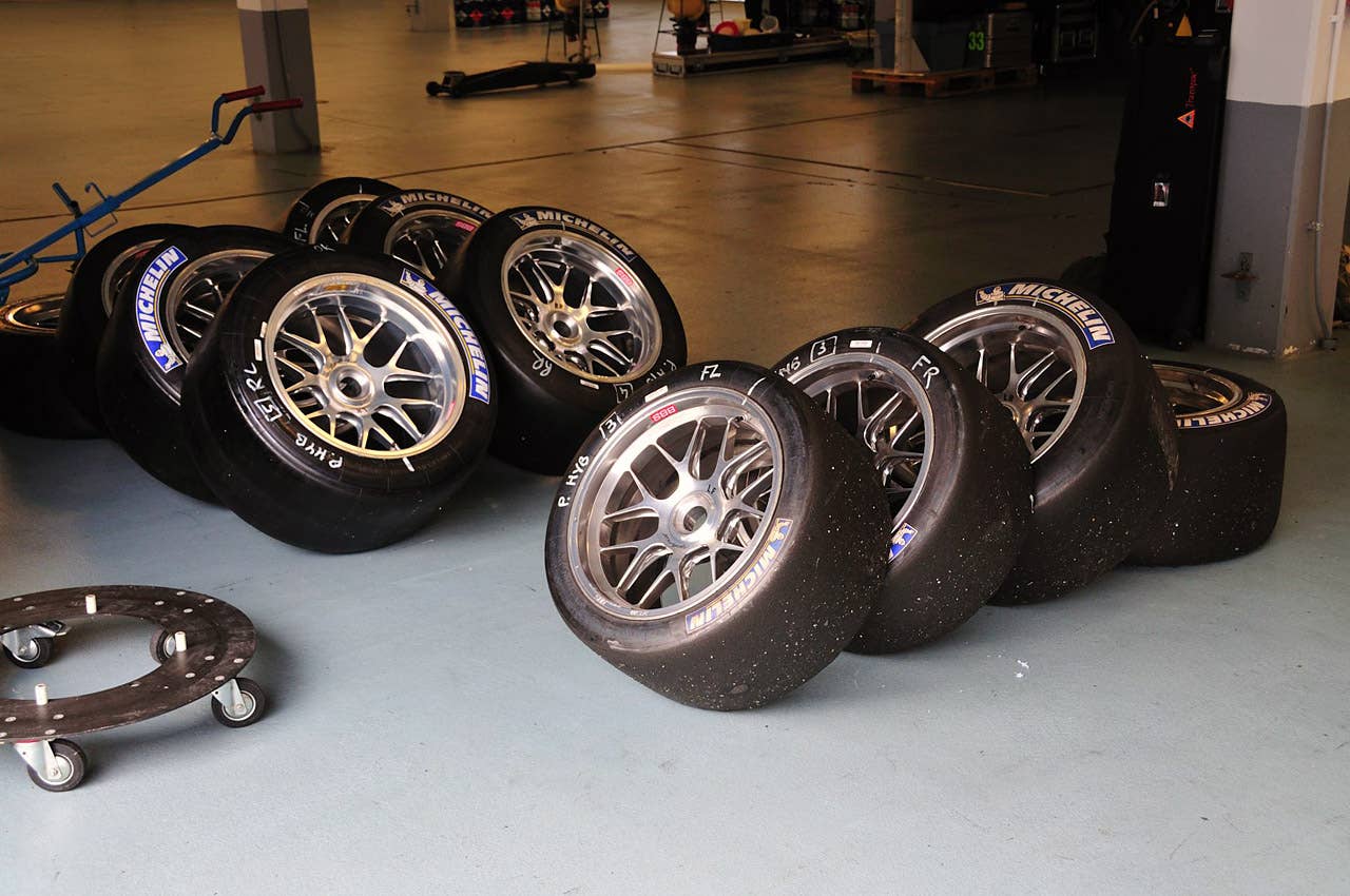 Porsche 911 GT3 R Hybrid 2.0 spare wheels and tires