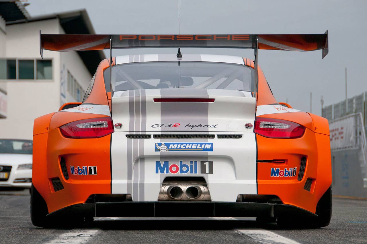 Porsche 911 GT3 R Hybrid 2.0 rear view