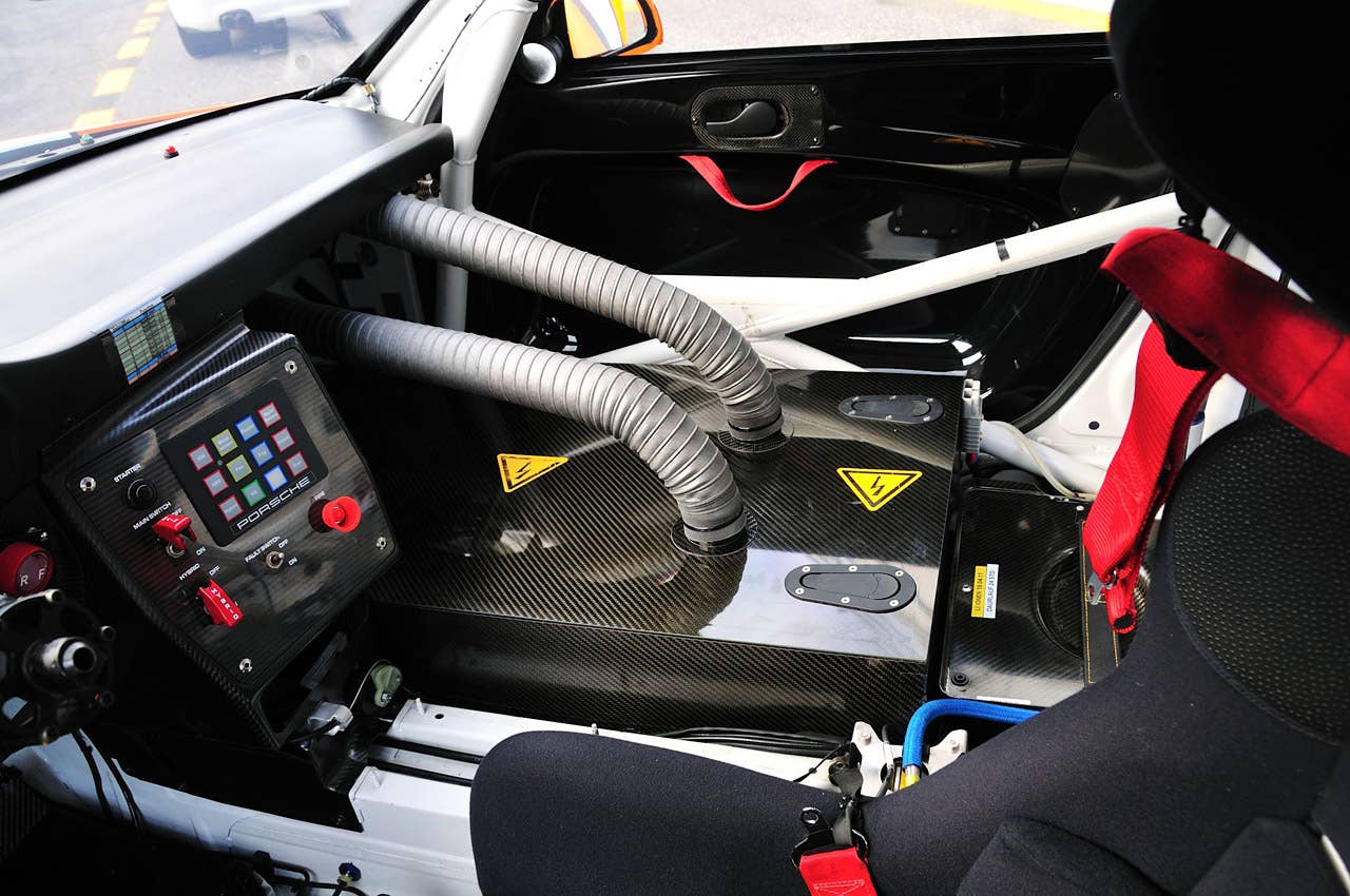 Porsche 911 GT3 R Hybrid 2.0 interior