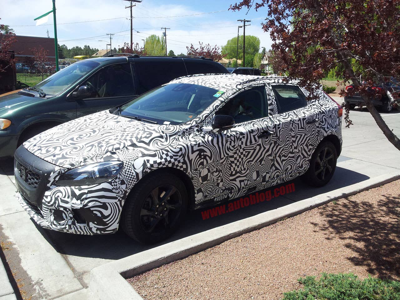 Vovlo XC40 Spy Shots side