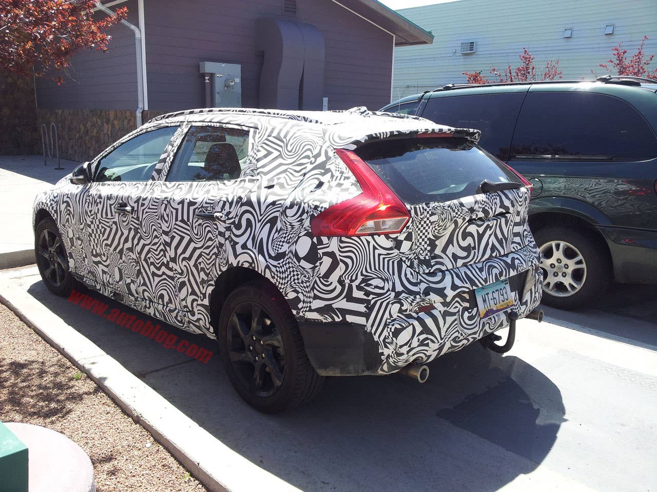 Vovlo XC40 Spy Shots rear 3/4