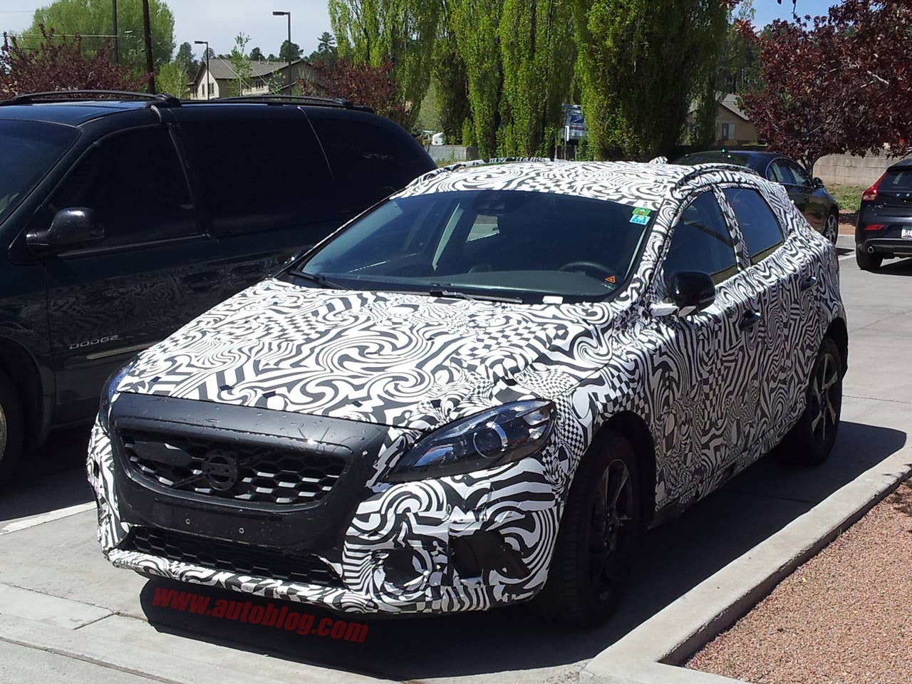 Vovlo XC40 Spy Shots front 3/4