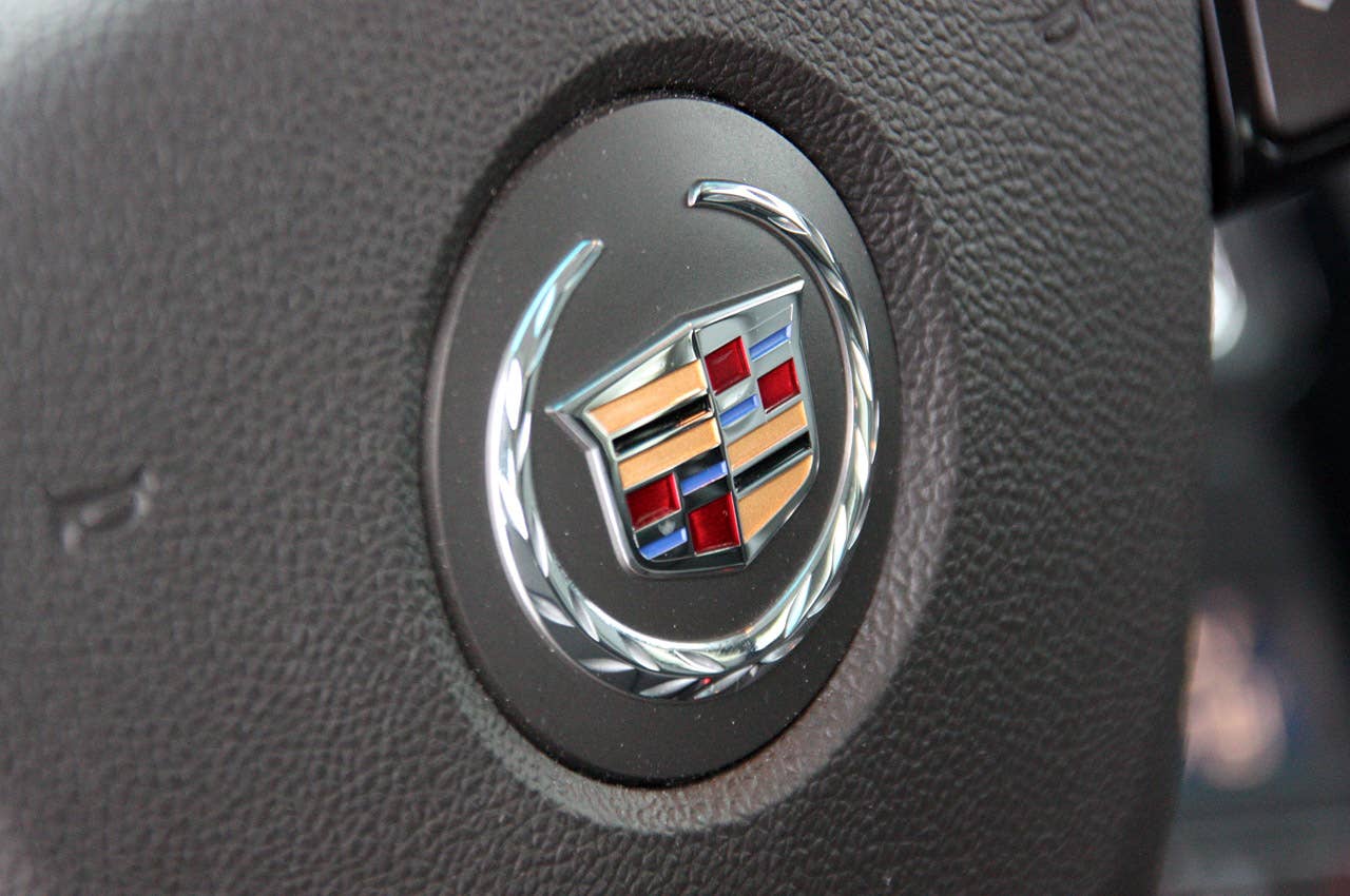 2011 Cadillac CTS-V Sport Wagon steering wheel logo