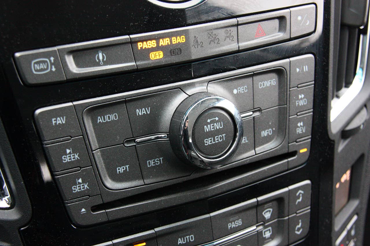 2011 Cadillac CTS-V Sport Wagon audio controls