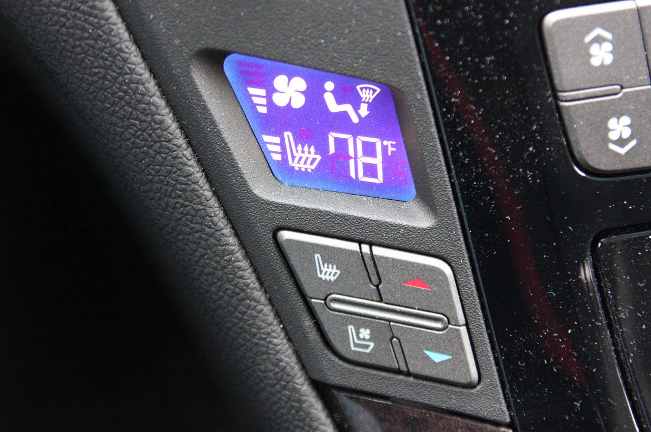 2011 Cadillac CTS-V Sport Wagon climate controls