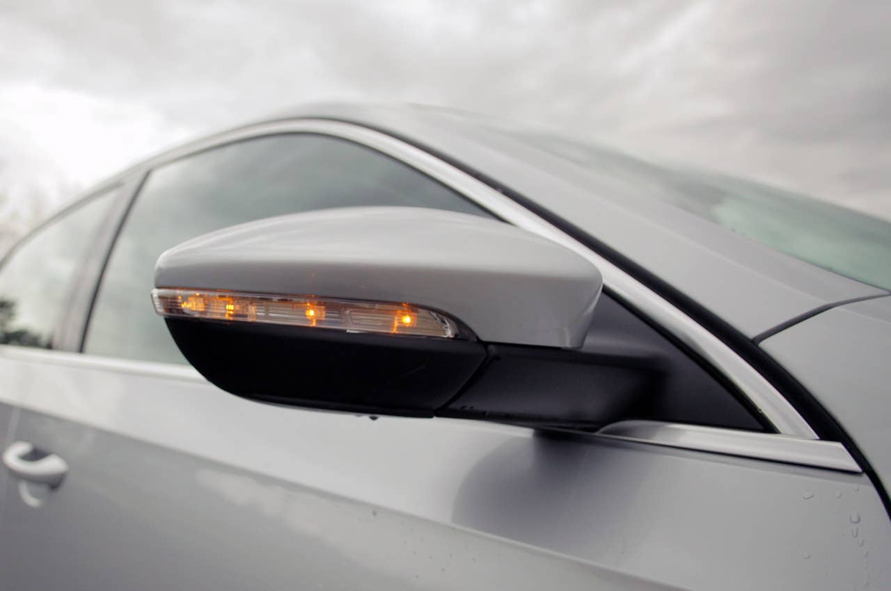 2012 Volkswagen Passat side mirror
