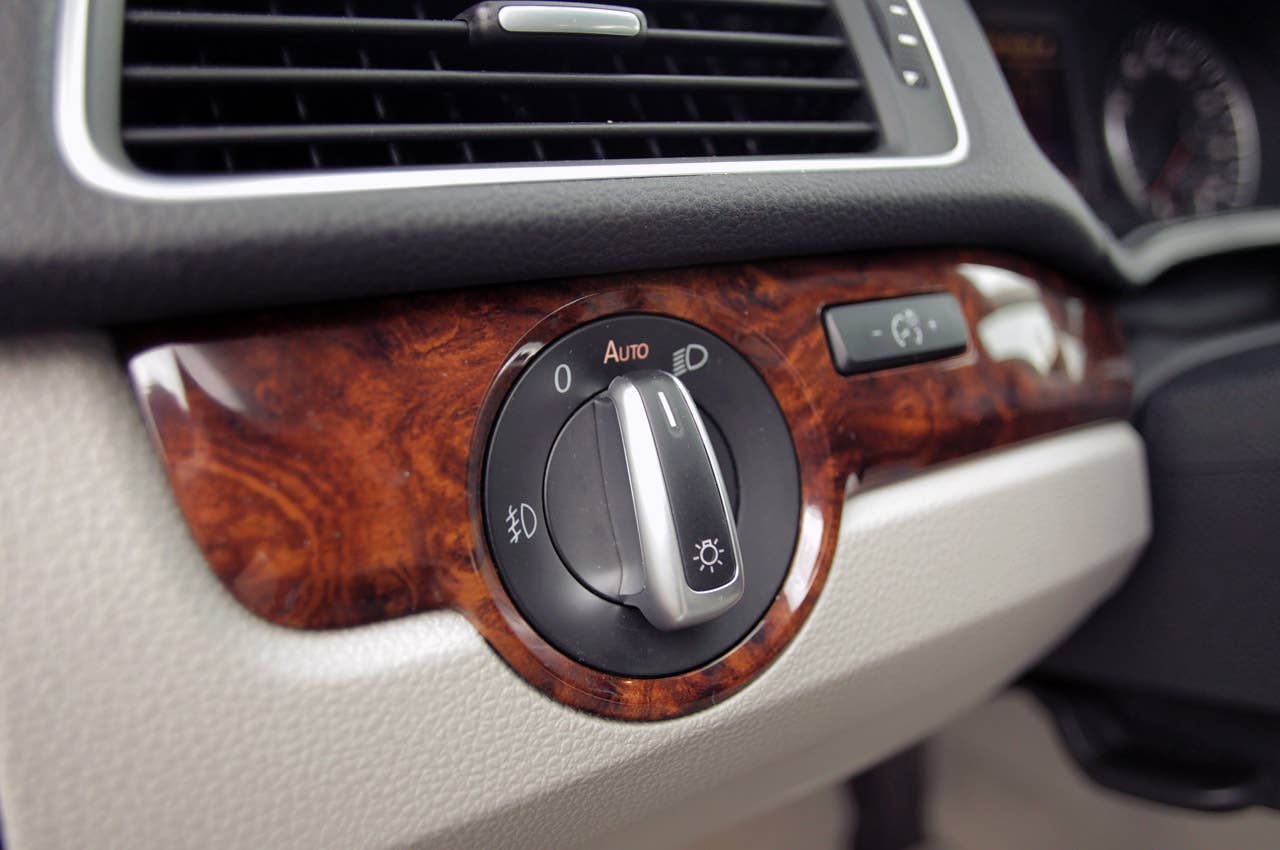 2012 Volkswagen Passat headlight controls