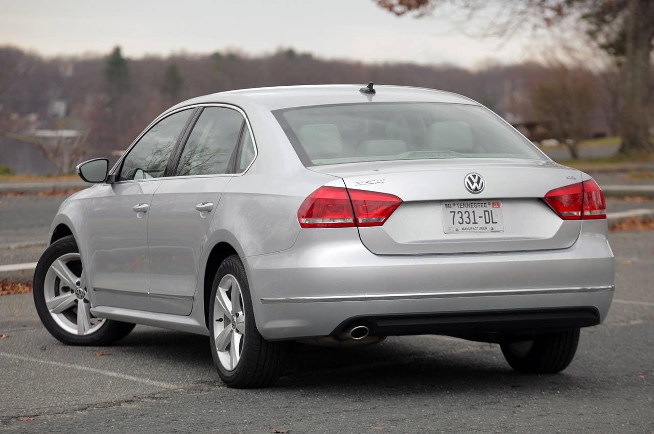 2012 Volkswagen Passat rear 3/4 view