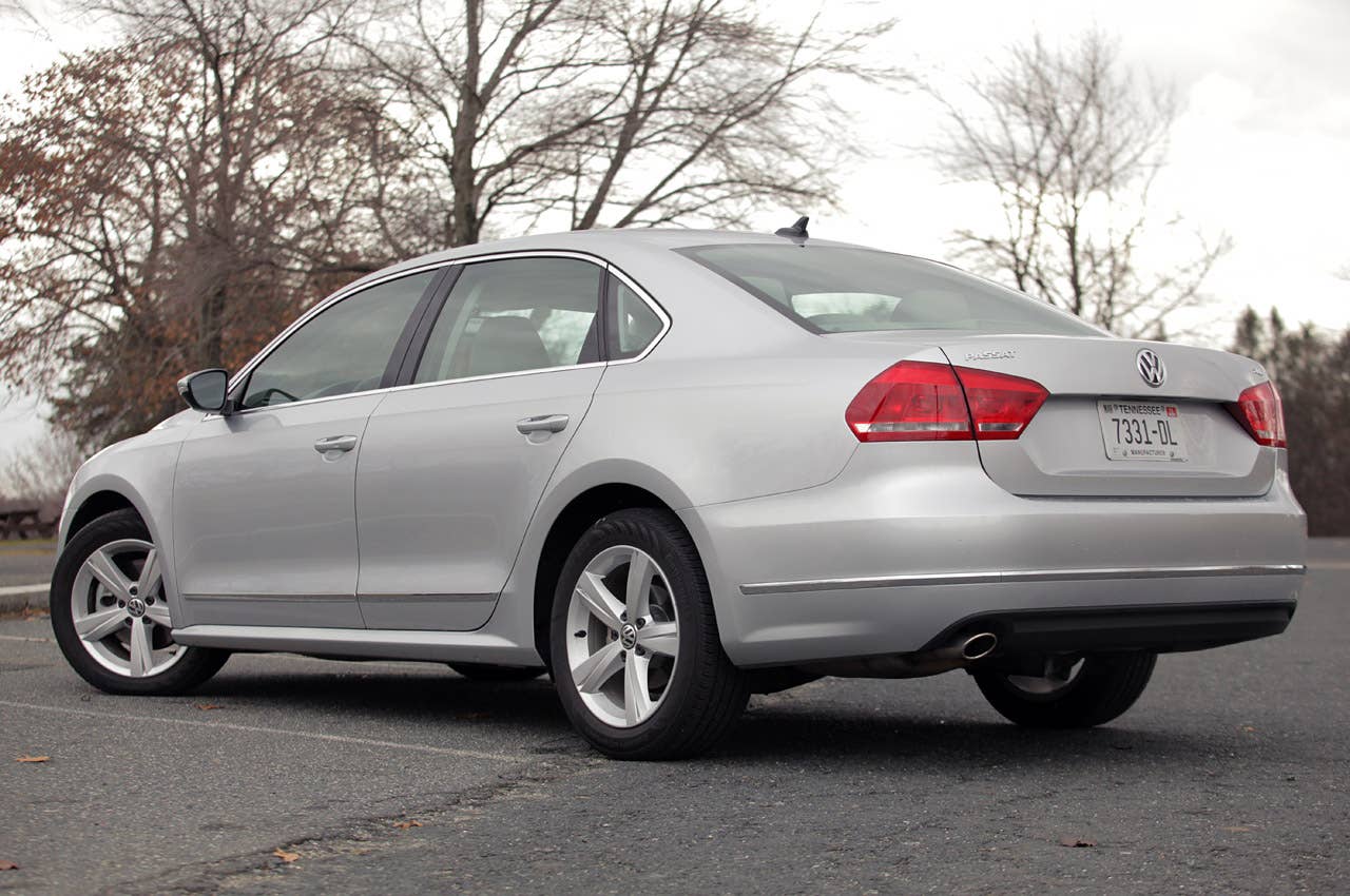 2012 Volkswagen Passat rear 3/4 view