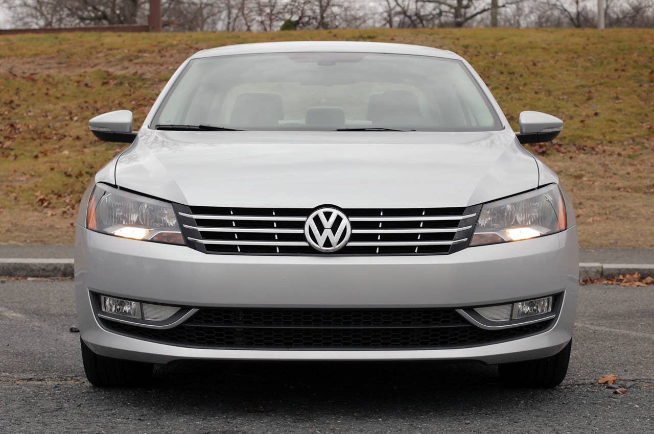 2012 Volkswagen Passat front view