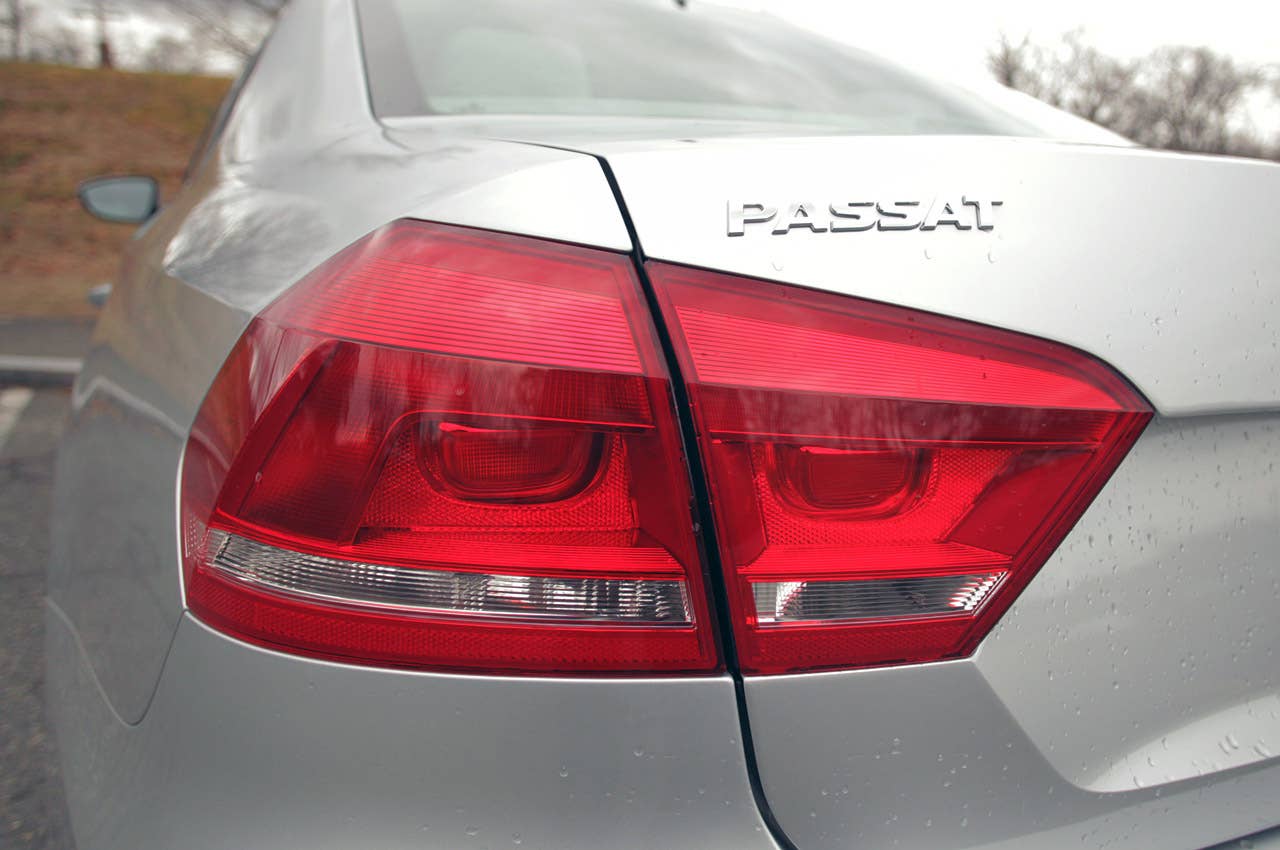 2012 Volkswagen Passat taillight