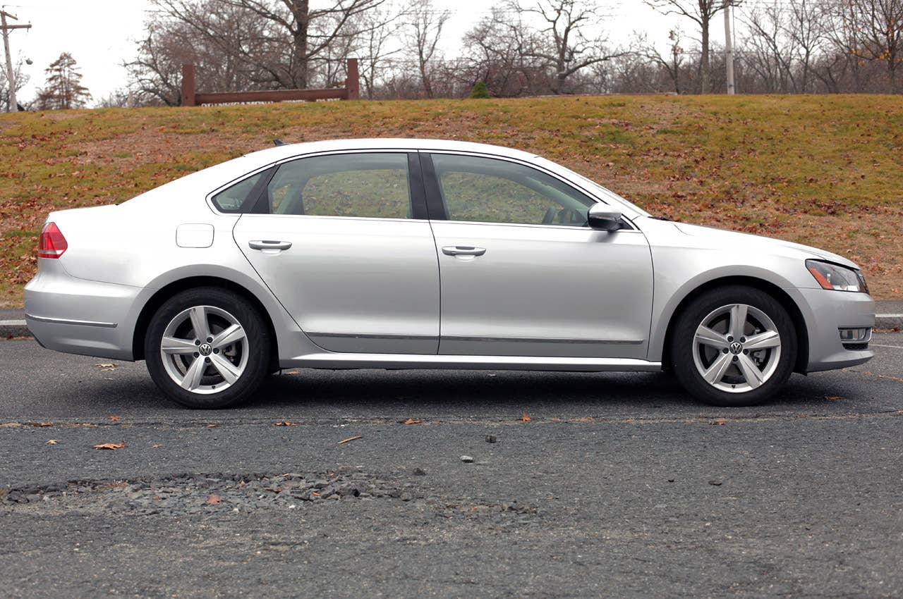 2012 Volkswagen Passat side view
